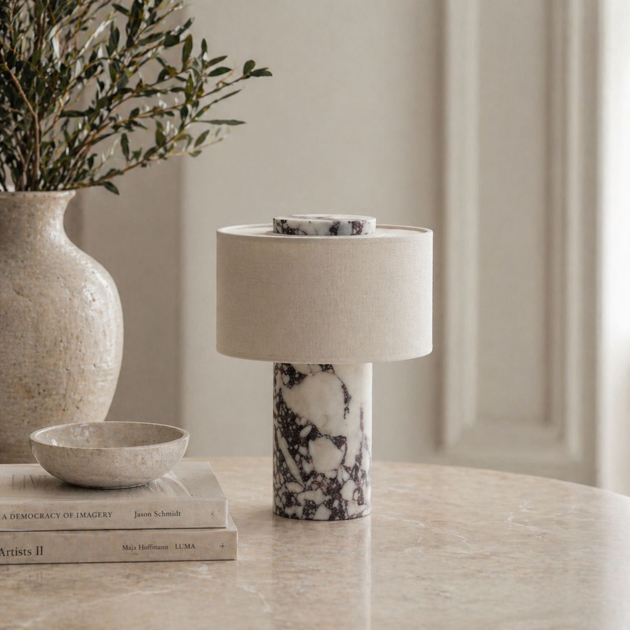 Petra | Portabel Bordslampa i Naturlig Marmor