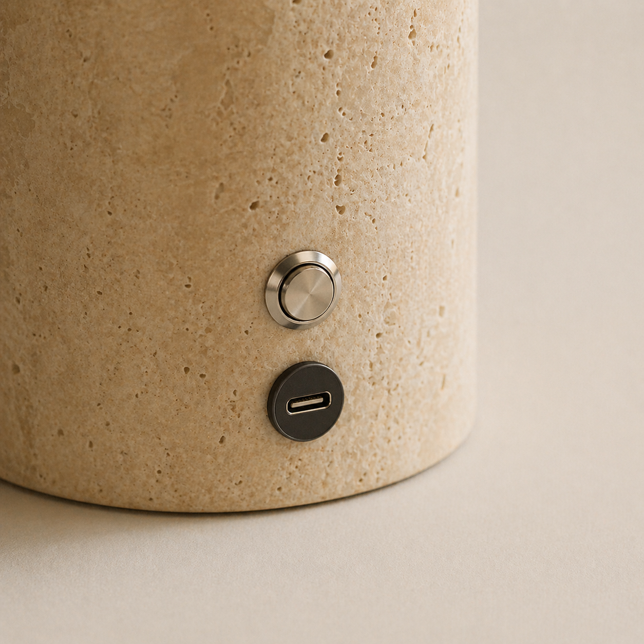 Petra | Portabel Bordslampa i Naturlig Marmor